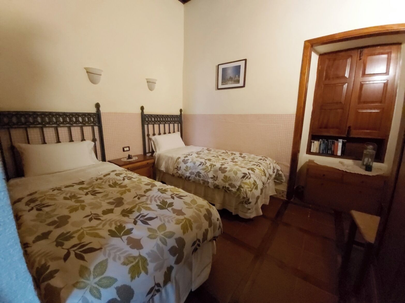 Photo - Villa-Sleeps4-Parking-Garden-Pool-NearAirport