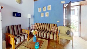 Villa | Living area | TV - Remarkable 4-bed Villa (San Cristóbal de La Laguna)