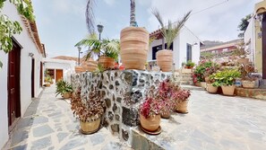Villa | Property grounds - Remarkable 4-bed Villa (San Cristóbal de La Laguna)