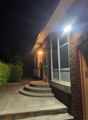 Exterior - Sam’s House /G05 (Toronto)