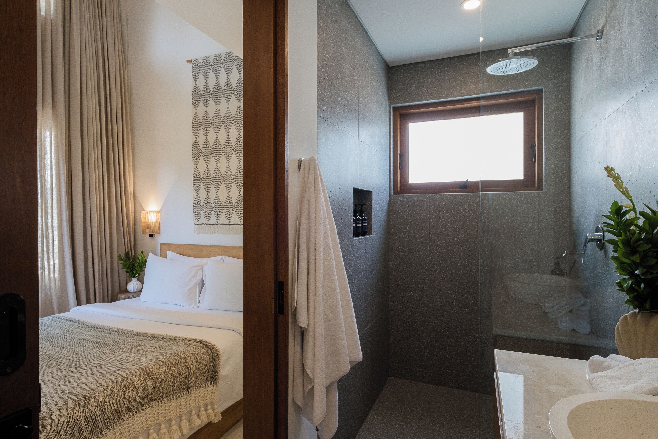 Separate bathtub and shower, eco-friendly toiletries, hair dryer, towels