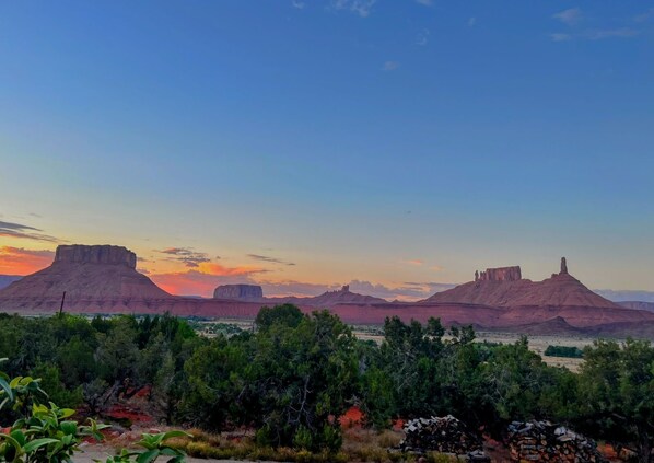 3 makuuhuonetta, työpöytä, silitysrauta/-lauta, ilmainen Wi-Fi