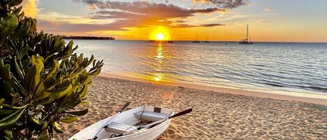 Una spiaggia nelle vicinanze