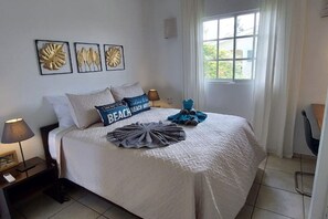 2 makuuhuonetta, työpöytä, silitysrauta/-lauta, ilmainen Wi-Fi