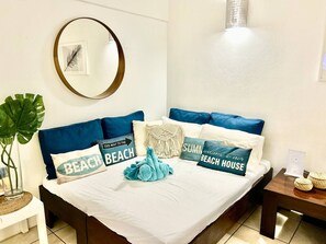 Desk, free WiFi, bed sheets - PROMO Beachfront sunsets with Starlink WIFI (Las Terrenas)