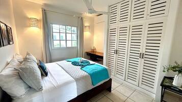 2 bedrooms, desk, free WiFi, bed sheets