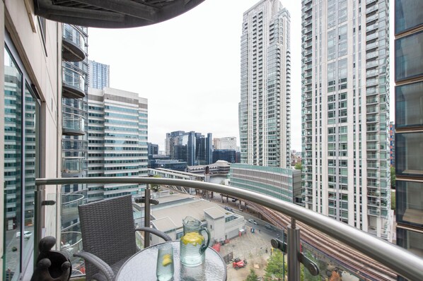 Property grounds - 24hr concierge, gym, pool, Museum, Shopping Centre (London)