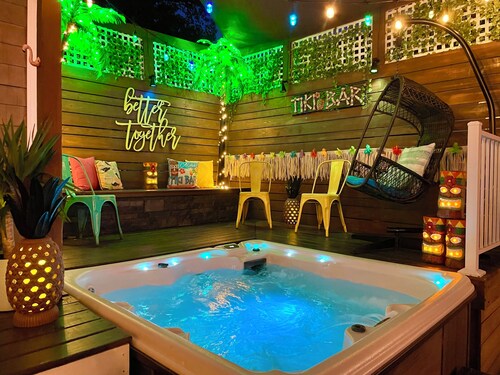 Arcade House! Massive game room, hot tub, firepit, grill, games 