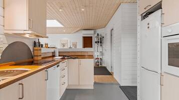 Coffee/tea maker, fridge, stovetop, dishwasher