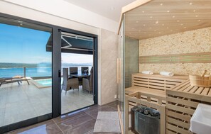 A heated pool - Stunning home in Crikvenica with sauna (Crikvenica)