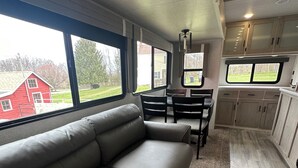 TV - Horn and Thistle Farm - Camper/RV in Abbottstown, Pennsylvania, United States (Abbottstown)