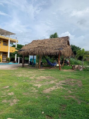 Family Apartment, Courtyard View | Terrace/patio - Bungalows Isla bonita (Rincón de Guayabitos)