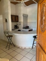 Placa de cocina, lavavajillas, utensilios de cocina