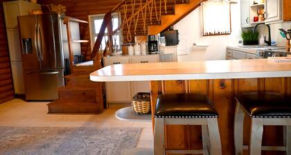 Lakeside Ranch-Themed Loft Cabin w/Full Entertainment Patio!