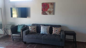 56-cm Smart TV with digital channels, Netflix, streaming services