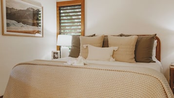 1 bedroom, iron/ironing board, travel crib, WiFi