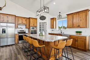 Micro-ondes, four, plaque de cuisson, lave-vaisselle