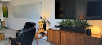 Large Midnight Studio 3, with MCM vibe, in the heart of town