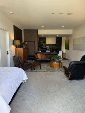 1 soverom, skrivebord, strykejern/-brett og wi-fi