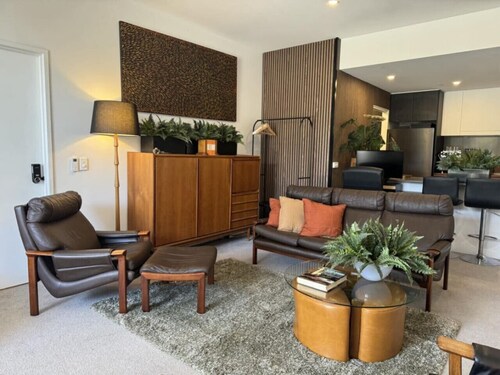 Large Midnight Studio 3, with MCM vibe, in the heart of town