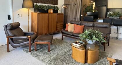 Large Midnight Studio 3, with MCM vibe, in the heart of town