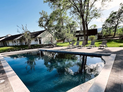 The Guesthouse – Pool, Hot Tub & Near Casinos