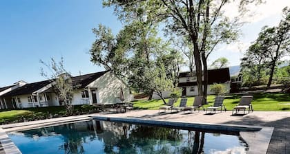 The Guesthouse – Pool, Hot Tub & Near Casinos