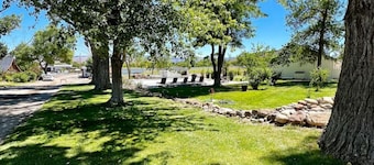 The Guesthouse – Pool, Hot Tub & Near Casinos