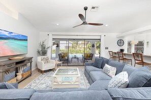 Smart TV - Brand New Listing/Brand New Heated Pool - The Marquee of Naples +1 773-443-7832 (Naples)