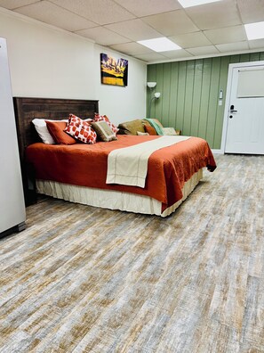 1 dormitorio, tabla de planchar con plancha, wifi y ropa de cama
