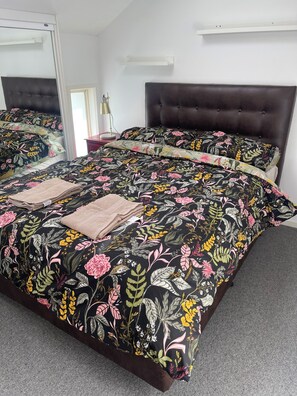 2 soverom, strykejern/-brett, wi-fi (inkludert) og sengetøy