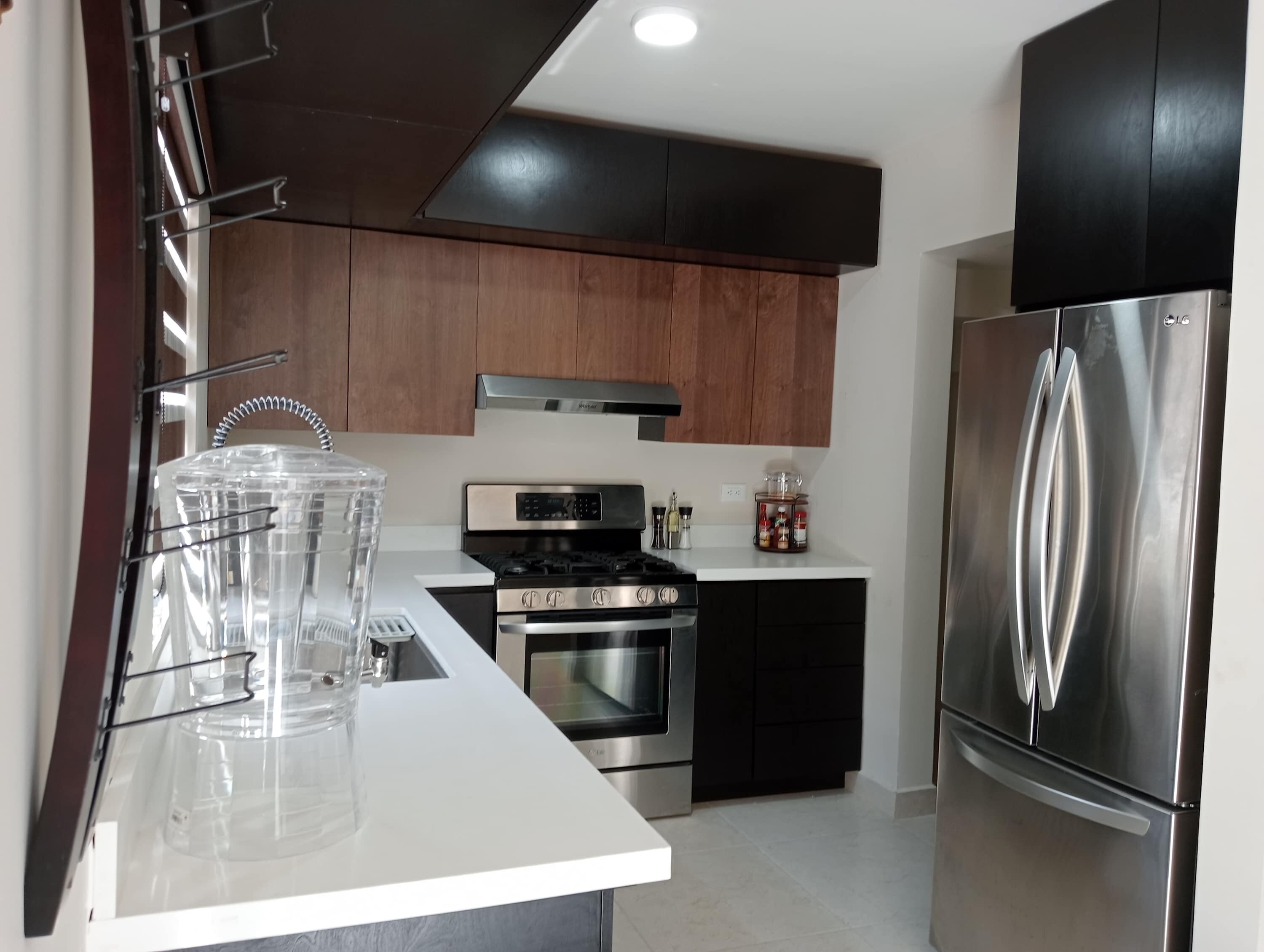 Geladeira, fogão, cooktop, cafeteira/chaleira