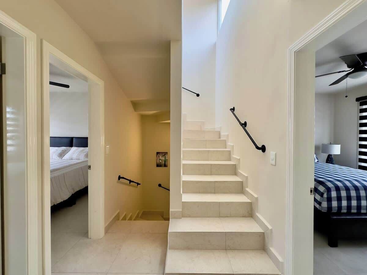 3 slaapkamers, een strijkplank/strijkijzer, wifi, beddengoed