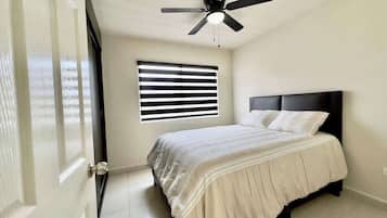 3 bedrooms, iron/ironing board, WiFi, bed sheets