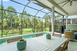 屋外ダイニングエリア