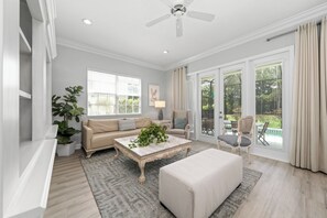 TV - Casa Lita | 5 En-Suites (Kissimmee)