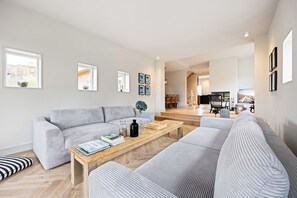 Unclassified image, 4 of 66, button - Heide.Way, Germany (List auf Sylt)