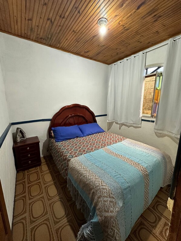 Verdunkelungsvorhänge, Bügeleisen/Bügelbrett, kostenloses WLAN