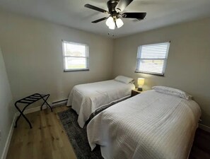 2 bedrooms, desk, iron/ironing board, WiFi