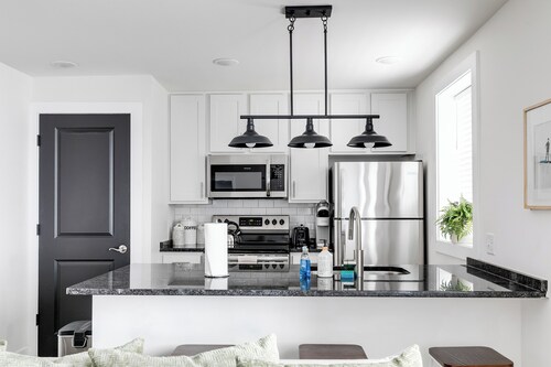 Modern & Peaceful Church Hill Apt | Prime Location