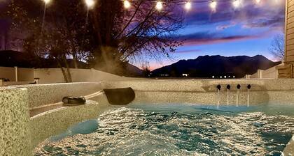 Family Retreat/Reunions: HotTub & Sauna, Views, Games, Pets, Traeger & Weber