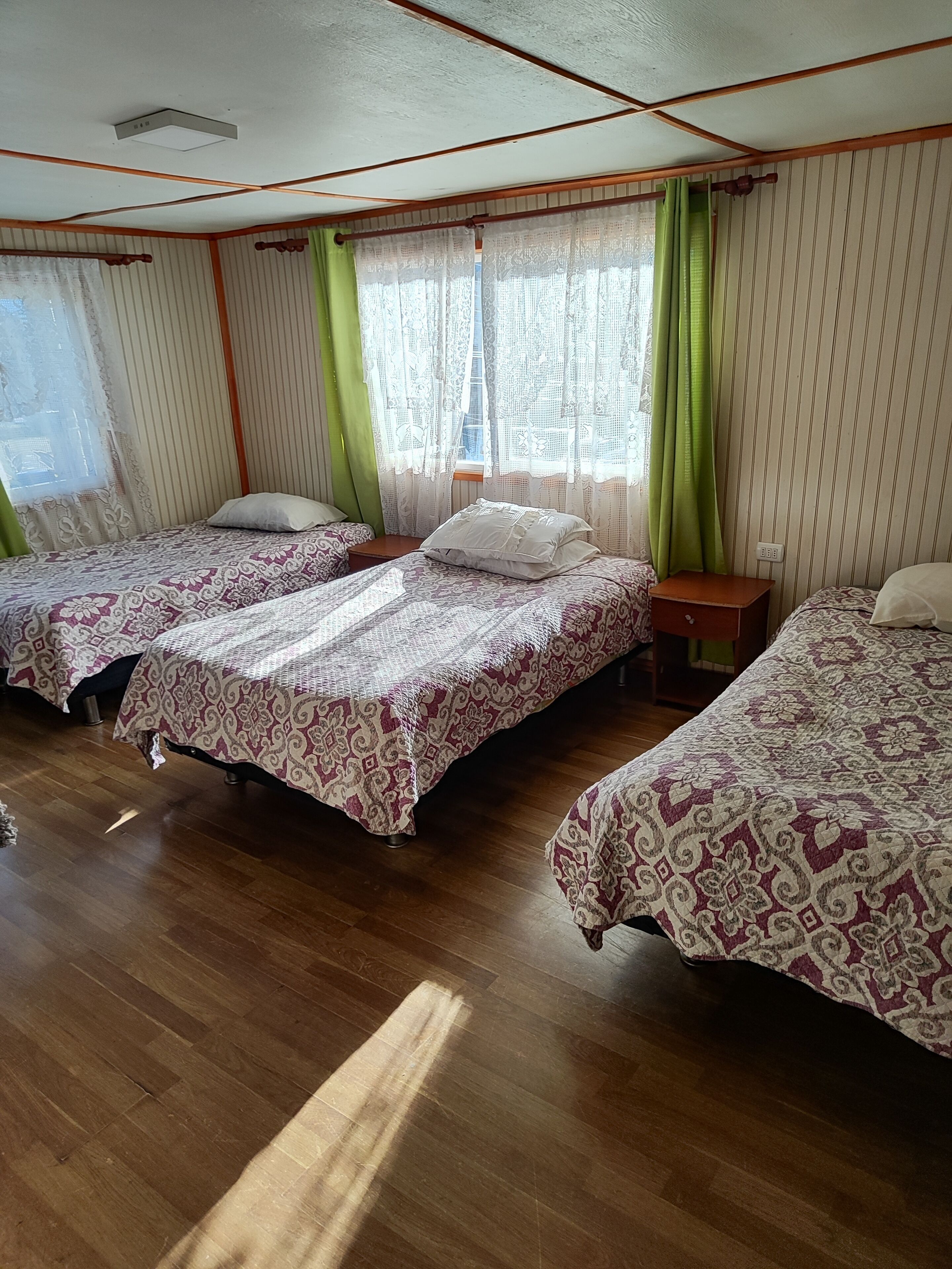 Phòng tập thể Economy, phòng tập thể nam và nữ, quang cảnh thành phố (3 single beds) | Truy cập Internet không dây miễn phí, bộ trải giường 