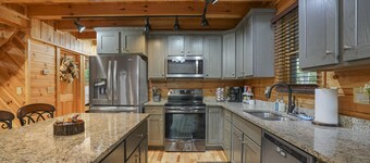 Firefly Hollow Lodge | Private Lot | Secluded