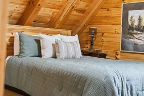 4 bedrooms, desk, free WiFi, bed sheets - Firefly Hollow Lodge | Hocking Hills, ATV Access (Logan)
