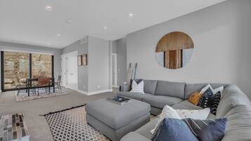 Smart TV, fireplace, books, stereo