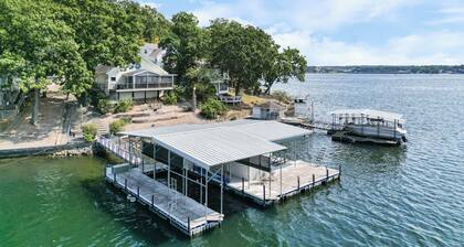 Incredible Views, Spacious Deck, Private Dock, Gas Grill, Games & Cards