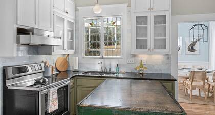 Luxurious Home with Spacious Backyard, 2 Blks to Main St