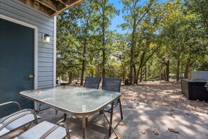 Outdoor dining - Lake House Near Indian Point Marina & Silver Dollar City-Free Tickets (Branson)