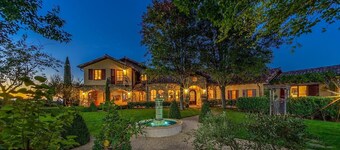 Spacious vineyard estate in Napa Valley with home, guest home, pool, pano views