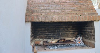 Paz y Tranquilidad frente al RĂo ParanĂĄ, Argentina.